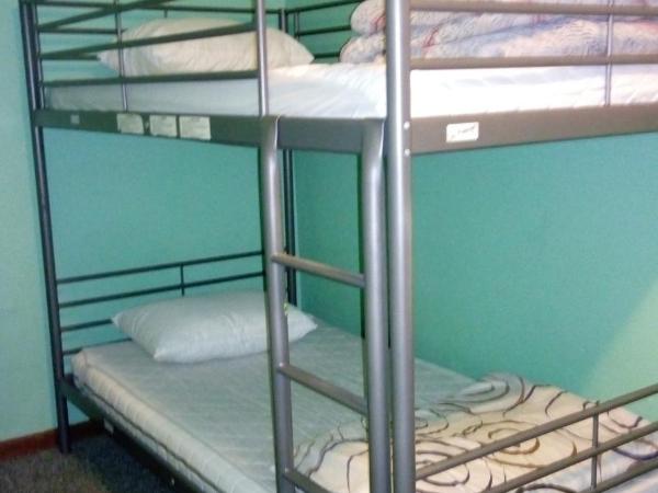 Ottawa Backpackers Inn : photo 1 de la chambre lit simple dans dortoir à 6 lits