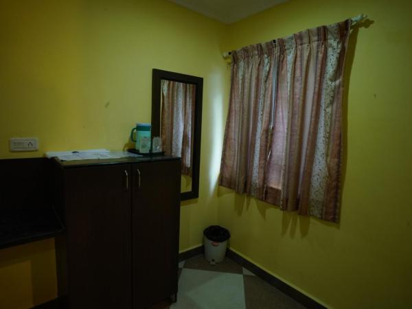 Season 4 Residences - Teynampet Near Apollo Hospital ,Balaji Dental, US Consulate : photo 9 de la chambre suite room (ac)