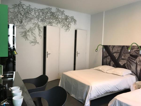 HOTEL CONTINENTAL : photo 4 de la chambre chambre quadruple avec salle de bains privative séparée