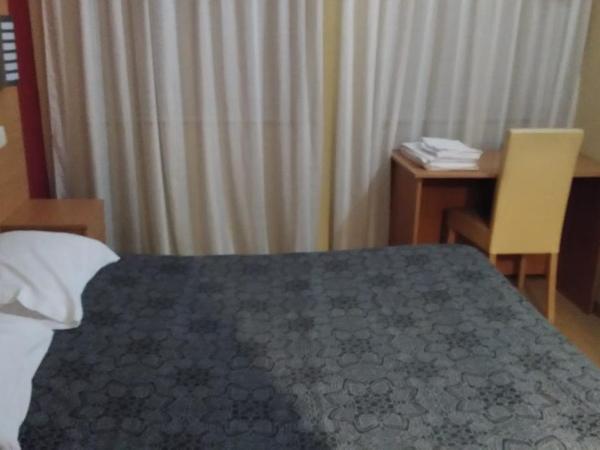 Guest House Estrela : photo 1 de la chambre chambre double avec toilettes communes