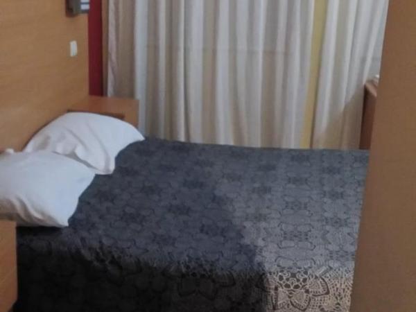 Guest House Estrela : photo 2 de la chambre chambre double avec toilettes communes