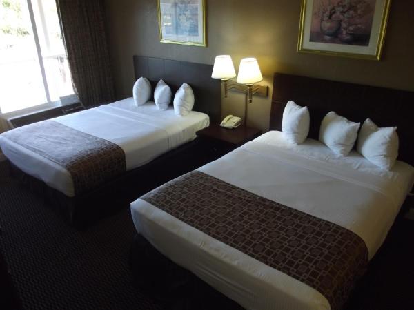 Ambassadors Inn & Suites : photo 8 de la chambre chambre standard avec 2 lits queen-size