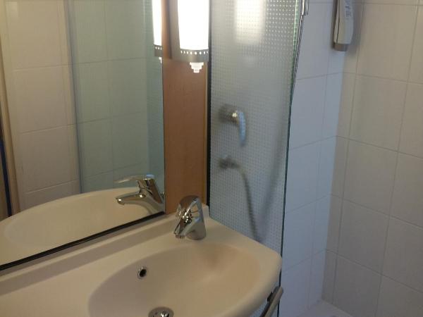 ibis Poitiers Centre : photo 1 de la chambre chambre double standard