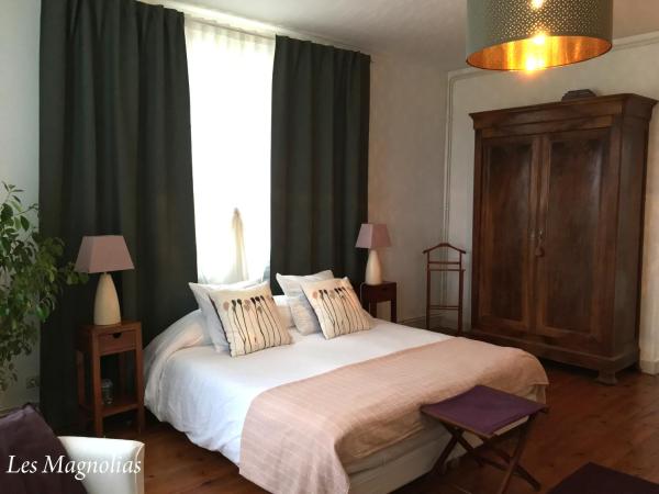 Chambres & Tables d'Hôtes L'Ostal de Pombonne : photo 1 de la chambre chambre familiale magnolias