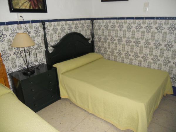 Pensión Santa María la Blanca : photo 4 de la chambre chambre lits jumeaux avec salle de bains commune