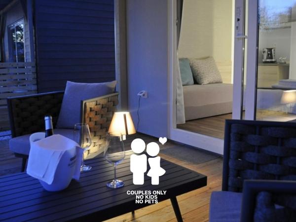 Boutique Mobile Homes UlikaRovinj : photo 6 de la chambre one bedroom mobile home with terrace and hot tub - no pets