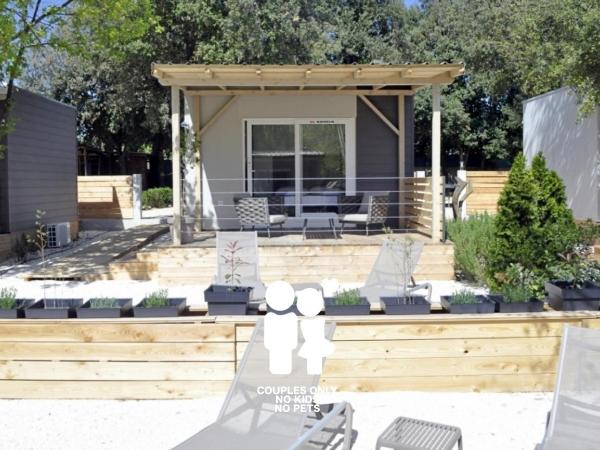 Boutique Mobile Homes UlikaRovinj : photo 7 de la chambre one bedroom mobile home with terrace and hot tub - no pets