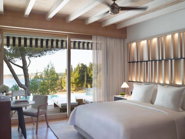 Four Seasons Astir Palace Hotel Athens : photo 2 de la chambre bungalow avec piscine - vue sur mer