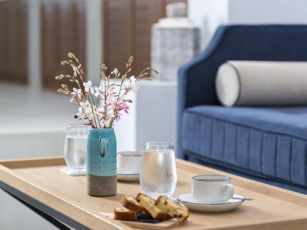 Myst Boutique Hotel : photo 3 de la chambre suite plaisir avec jacuzzi extérieur - vue sur mer et coucher de soleil