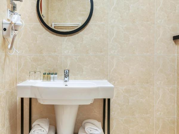 Metropolo by Golden Tulip Krakow : photo 3 de la chambre chambre lit king-size classique