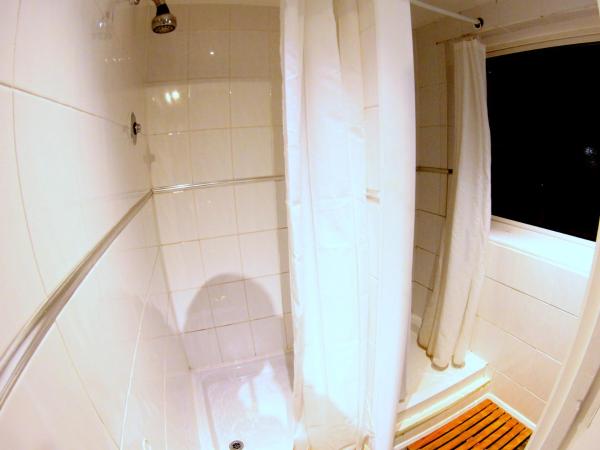 Fairmount Hotel : photo 7 de la chambre chambre familiale avec douche 