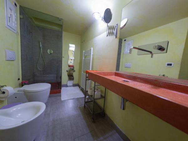 Due Papi : photo 7 de la chambre chambre lits jumeaux avec salle de bains privative séparée