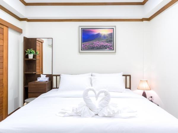 Suthep Home & Hostel : photo 2 de la chambre chambre lit king-size deluxe