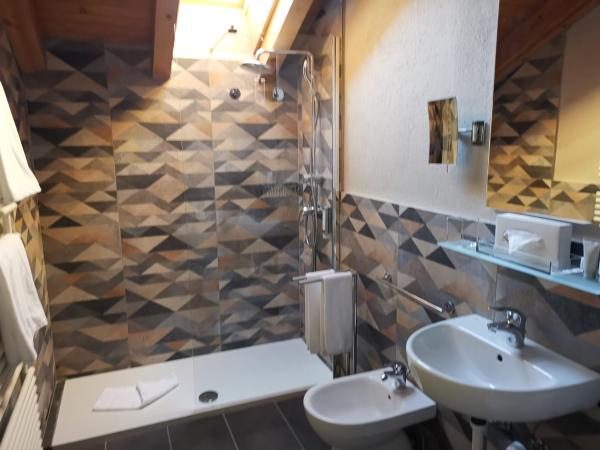 Hotel Maya Caprice : photo 5 de la chambre chambre triple – vue sur montagne