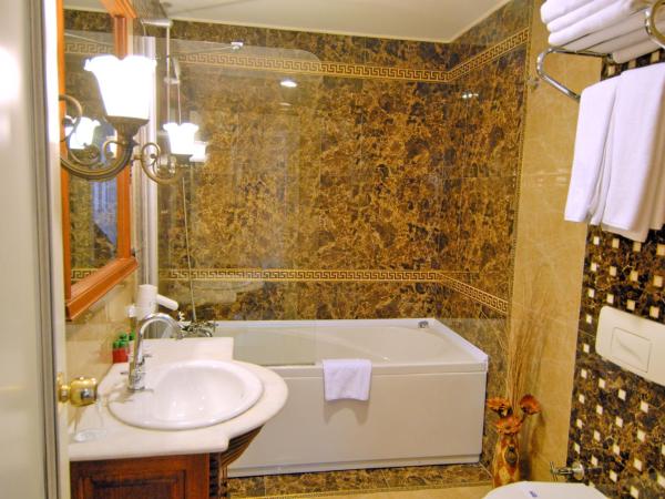 Aspen Hotel Kaleiçi : photo 7 de la chambre suite avec balcon