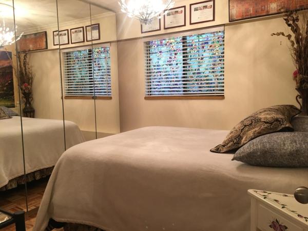 Diana's Luxury Bed and Breakfast : photo 7 de la chambre apartment with garden view - room #10