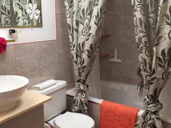 Diana's Luxury Bed and Breakfast : photo 10 de la chambre double room with spa bath - room #8