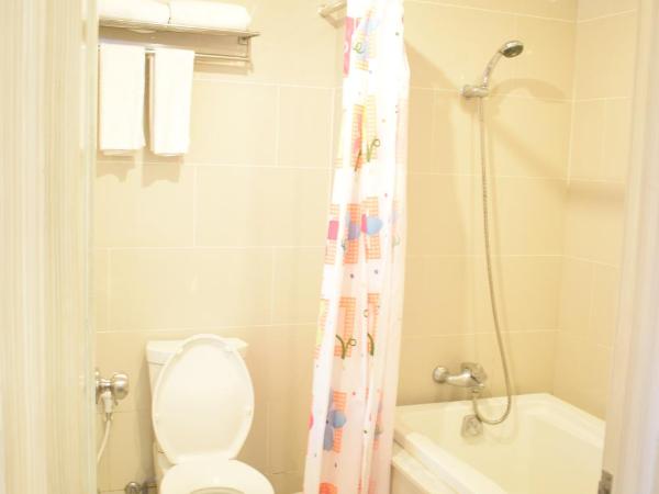 Trang Hotel Bangkok - SHA Plus : photo 8 de la chambre chambre deluxe double ou lits jumeaux