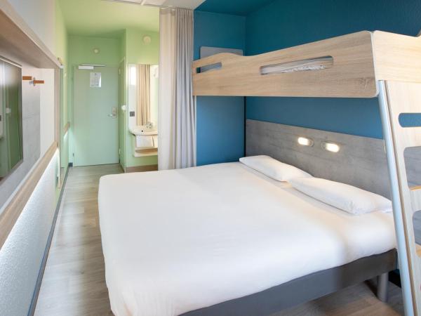 ibis budget Genève Aéroport : photo 4 de la chambre chambre triple avec 1 lit double et 1 lit superposé