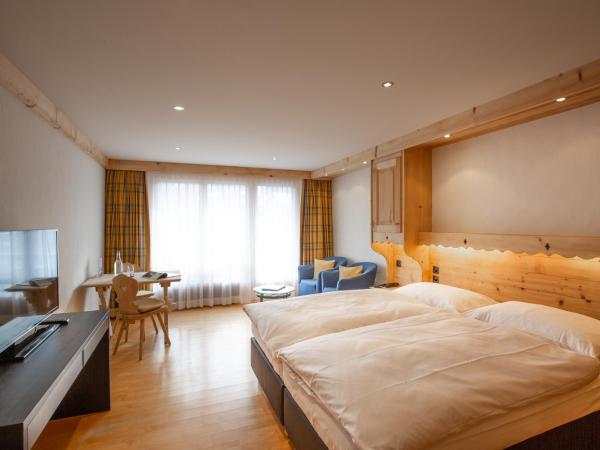 Bernerhof Swiss Quality Hotel Gstaad : photo 3 de la chambre chalet avec chambre double