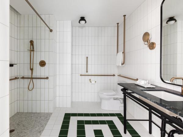 Woodlark Hotel : photo 5 de la chambre chambre lit king-size pour personnes à mobilité réduite