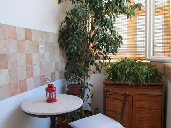 Sinistaj Rooms : photo 9 de la chambre chambre simple avec salle de bains commune et balcon