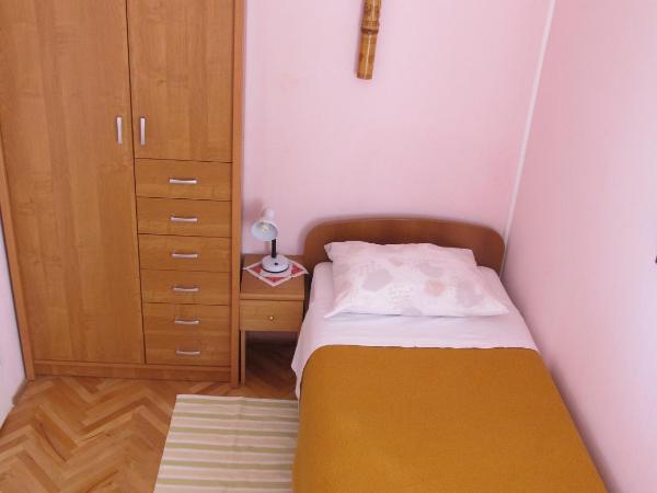 Sinistaj Rooms : photo 1 de la chambre chambre simple avec salle de bains commune