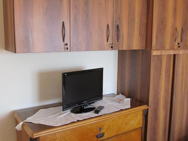 Sinistaj Rooms : photo 10 de la chambre chambre double avec salle de bains commune et balcon