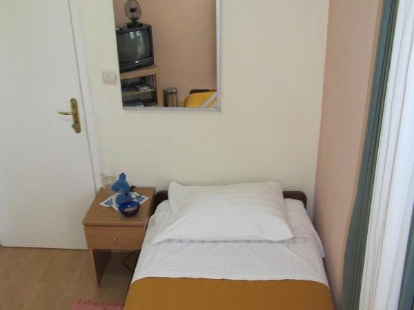 Sinistaj Rooms : photo 8 de la chambre chambre simple avec salle de bains commune et balcon