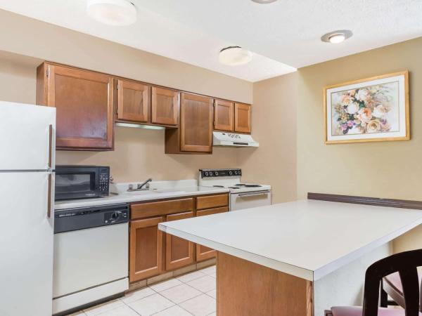 Hawthorn Extended Stay by Wyndham Columbus : photo 4 de la chambre suite studio lit king-size - accessible aux personnes à mobilité réduite - non-fumeurs