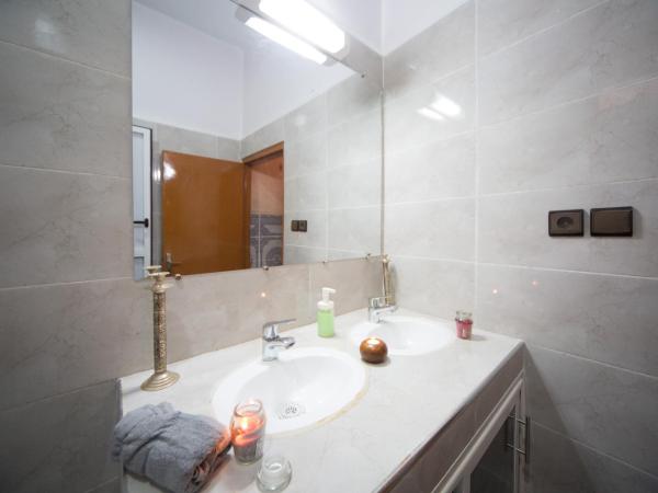 Dar Widad : photo 4 de la chambre chambre double avec salle de bains commune