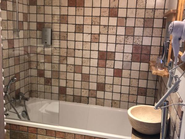 Hôtel Restaurant de la Chaussée : photo 4 de la chambre studio - vue sur montagne - annexe