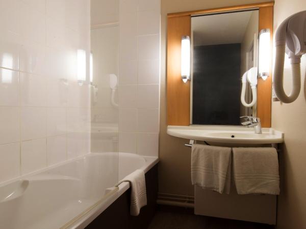 ibis Tours Nord : photo 6 de la chambre 2 chambres adjacentes