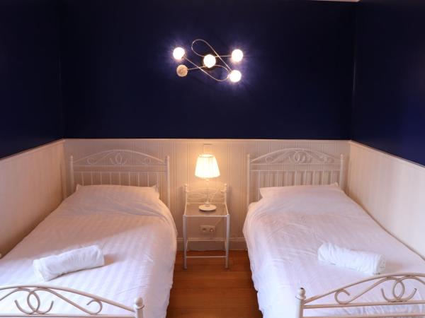 Hostel Lybeer Private Rooms just for two! : photo 3 de la chambre chambre lits jumeaux avec salle de bains privative