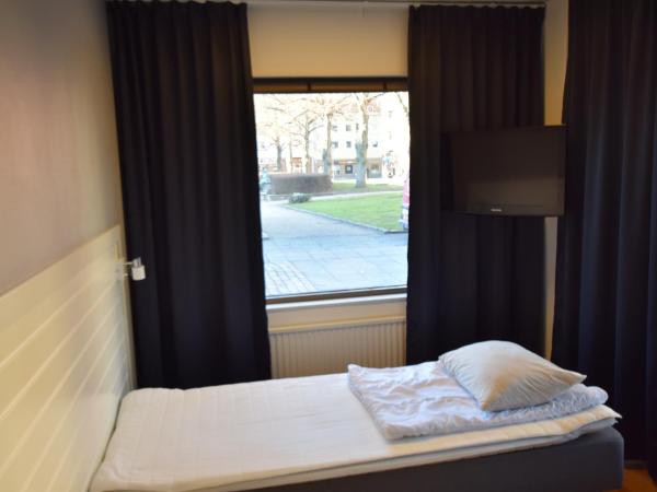 Hostel Snoozemore : photo 3 de la chambre chambre simple Économique avec salle de bains commune