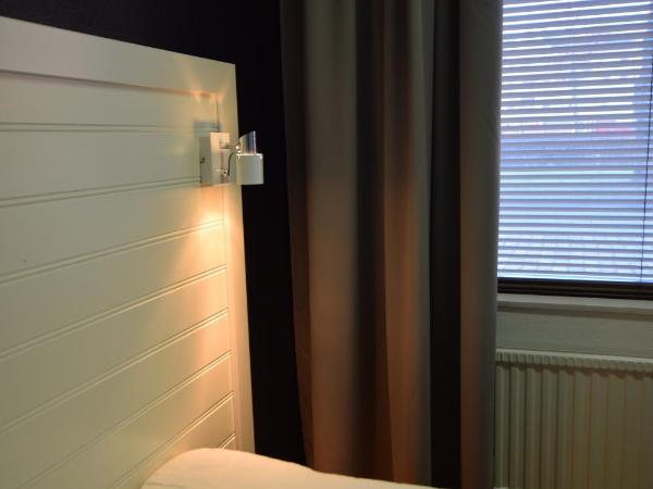 Hostel Snoozemore : photo 4 de la chambre chambre simple Économique avec salle de bains commune