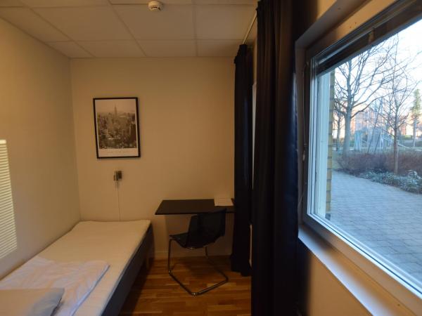 Hostel Snoozemore : photo 5 de la chambre chambre simple Économique avec salle de bains commune