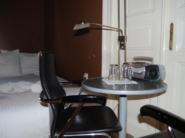 Hotel Praha Club bed & breakfast : photo 3 de la chambre chambre triple avec douche