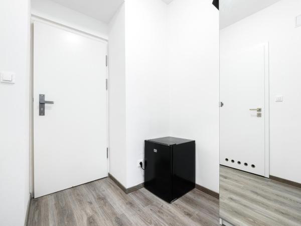 Annabelle Downtown Apartments : photo 6 de la chambre chambre double avec salle de bains privative