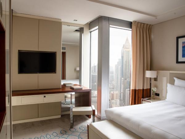 Jumeirah Emirates Towers Dubai : photo 4 de la chambre suite junior avec connexion directe au musée du futur, plage privée gratuite, petit-déjeuner, goûter signature, apéritif, rafraîchissements sans alcool et canapés