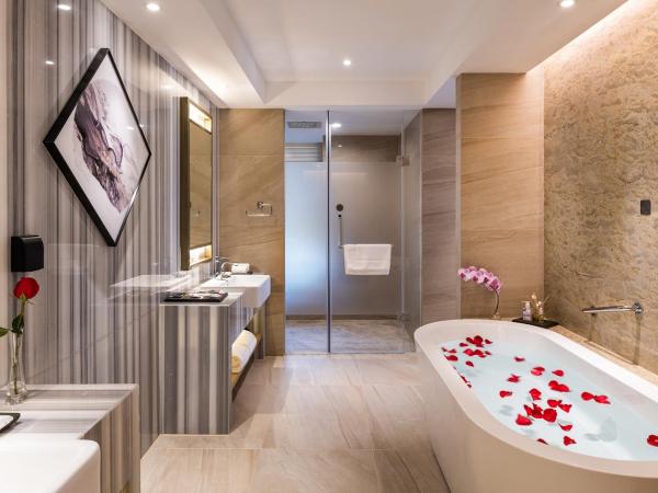 Mercure Chengdu Huapaifang : photo 3 de la chambre chambre lit king-size deluxe