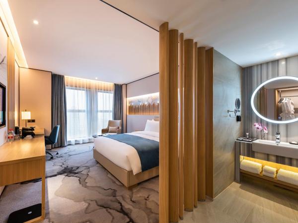 Mercure Chengdu Huapaifang : photo 2 de la chambre chambre lit king-size exécutive