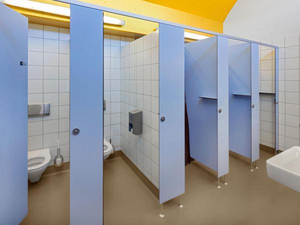 Lausanne Youth Hostel Jeunotel : photo 1 de la chambre chambre simple avec salle de bains commune