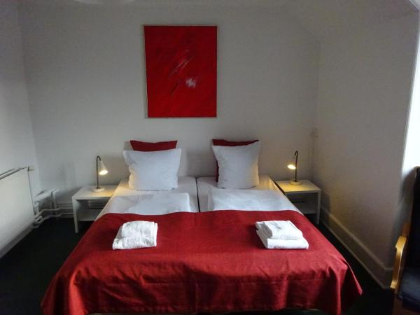 City Hotel Nebo : photo 1 de la chambre chambre quadruple Économique avec salle de bains commune