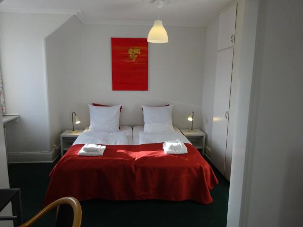 City Hotel Nebo : photo 4 de la chambre chambre quadruple Économique avec salle de bains commune
