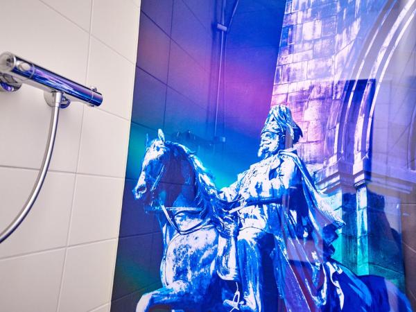 DJH Jugendgästehaus Adolph Kolping : photo 5 de la chambre chambre simple avec salle de bains commune