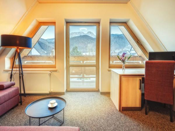 Hotel Zakopane Wellness & SPA ex Korona Tatr : photo 2 de la chambre appartement avec vue sur la montagne