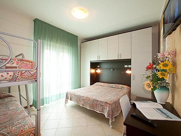 Hotel Milano 3S : photo 1 de la chambre chambre familiale classique avec balcon