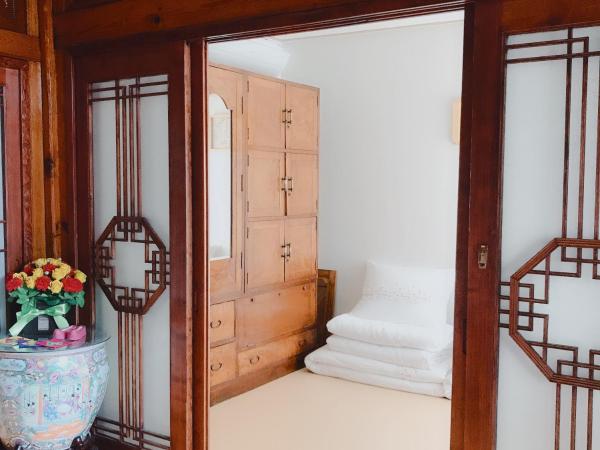 Hanok Guesthouse Suni : photo 1 de la chambre chambre double de style coréen avec salle de bains privative dans le jardin - 102
