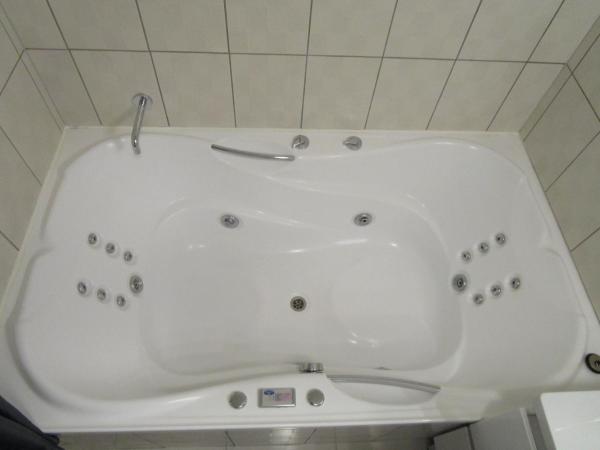 Delago Motel/Apartments : photo 10 de la chambre studio de luxe avec baignoire spa